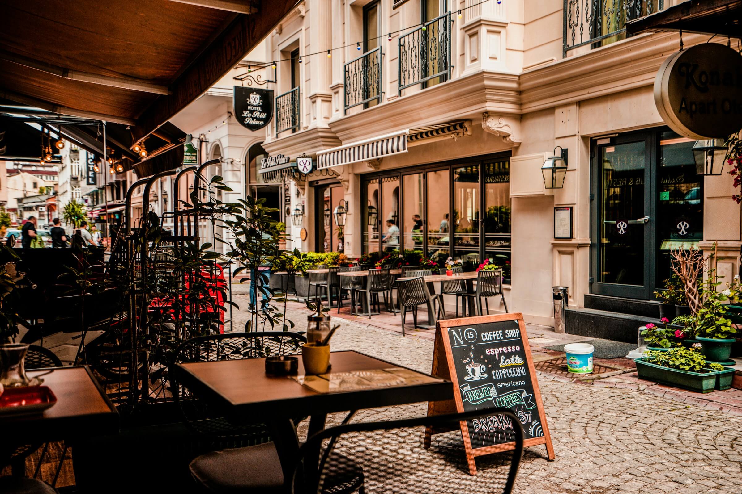 10 Busy Bali Restaurants Worth Modeling for Long-Term Success